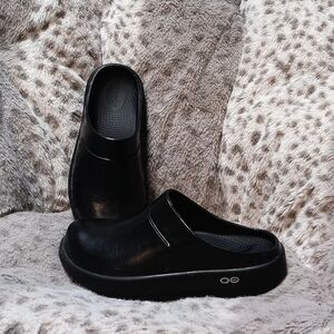 OOFOS Slip Ons
